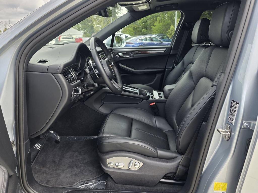 Certified 2026 Porsche Macan AWD/4WD image 21