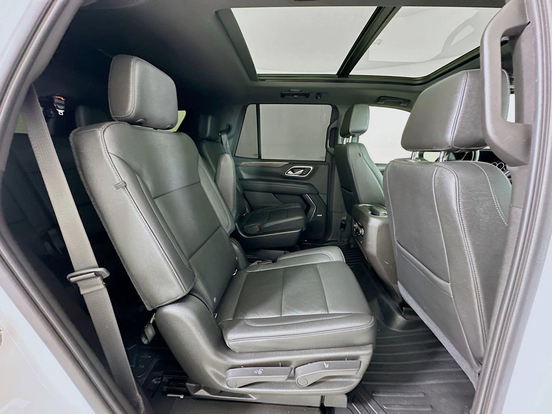 Used 2021 Chevrolet Tahoe LT w/ LT Signature Package image 30