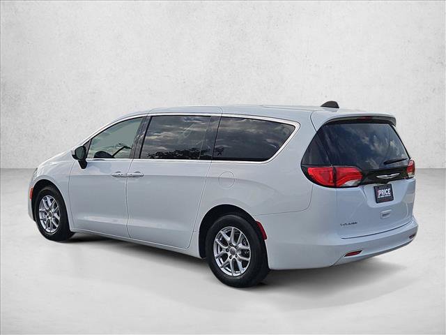 Used 2022 Chrysler Voyager LX FWD image 8