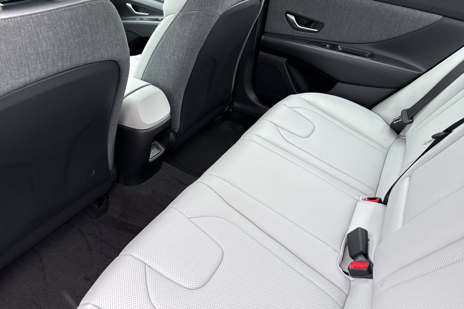 New 2026 Hyundai Elantra SEL Sport FWD image 11
