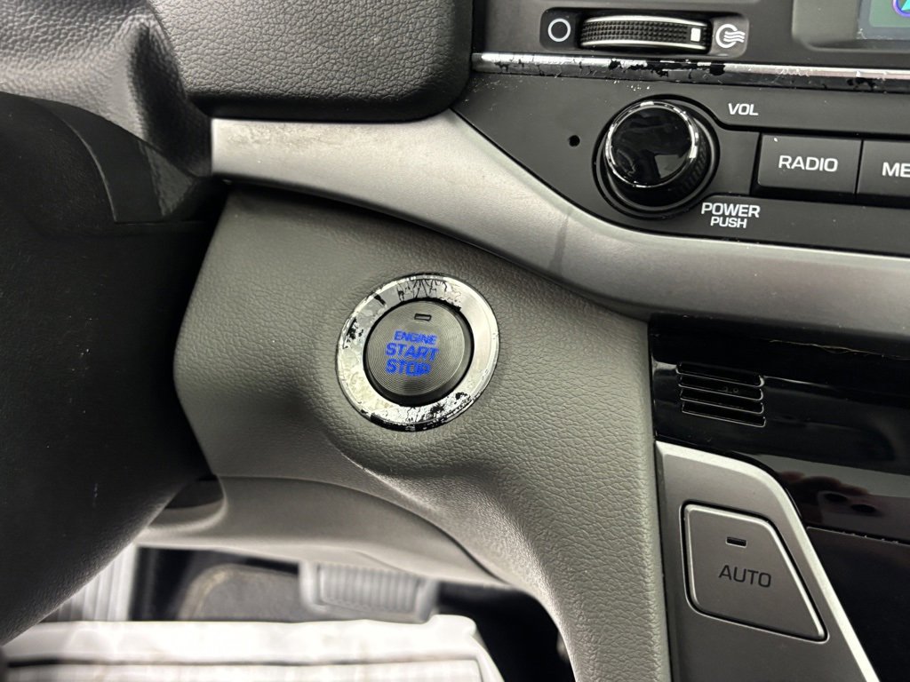 Used 2017 Hyundai Elantra Limited w/ Limited Tech Package 04 image 24