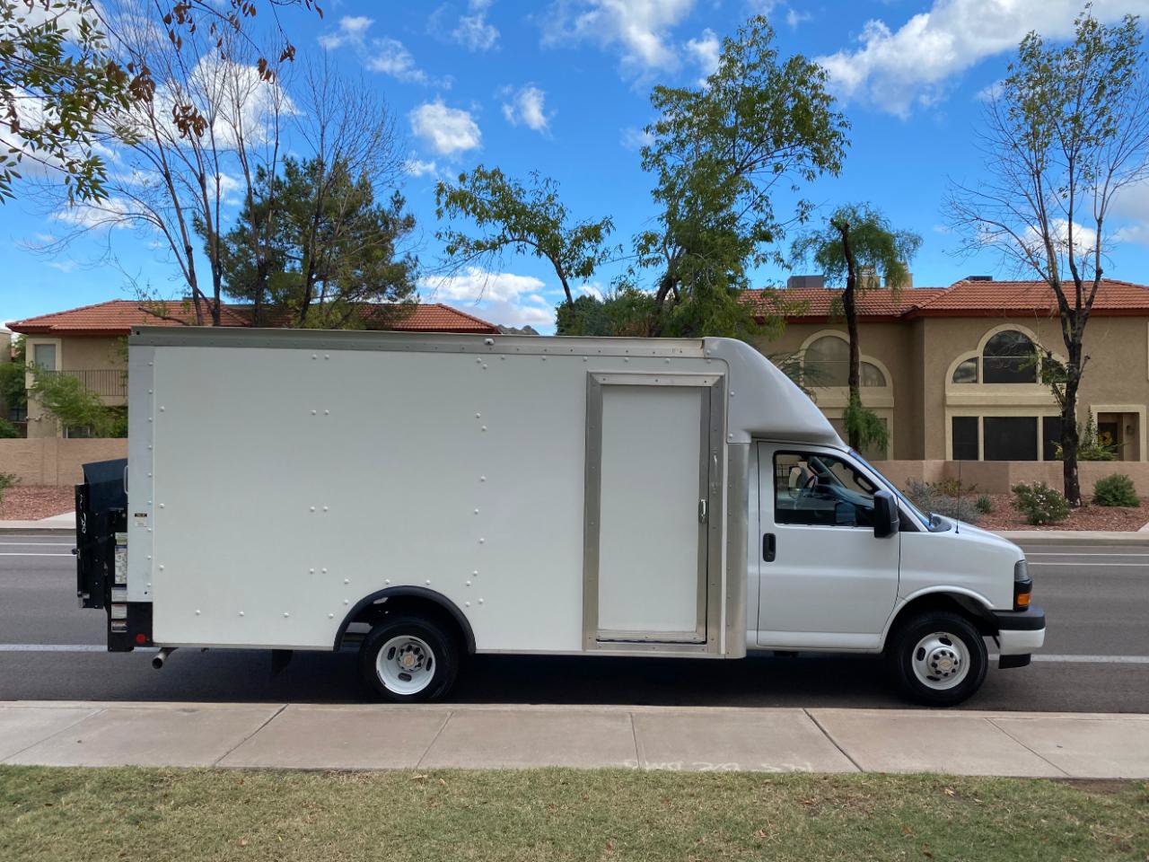 Used 2022 Chevrolet Express 3500 w/ Power Convenience Package RWD image 4
