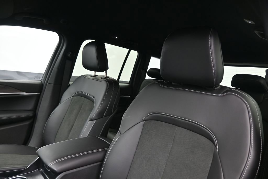 New 2026 Jeep Grand Cherokee Altitude RWD image 18