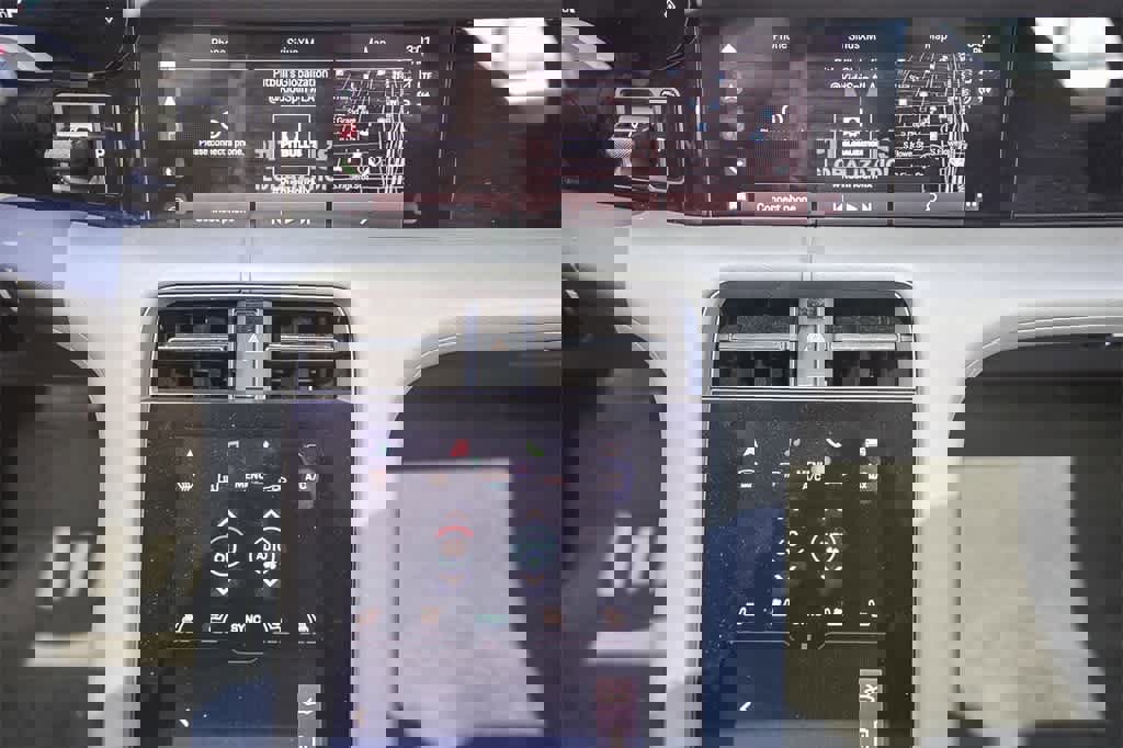 Used 2022 Porsche Taycan 4S image 12