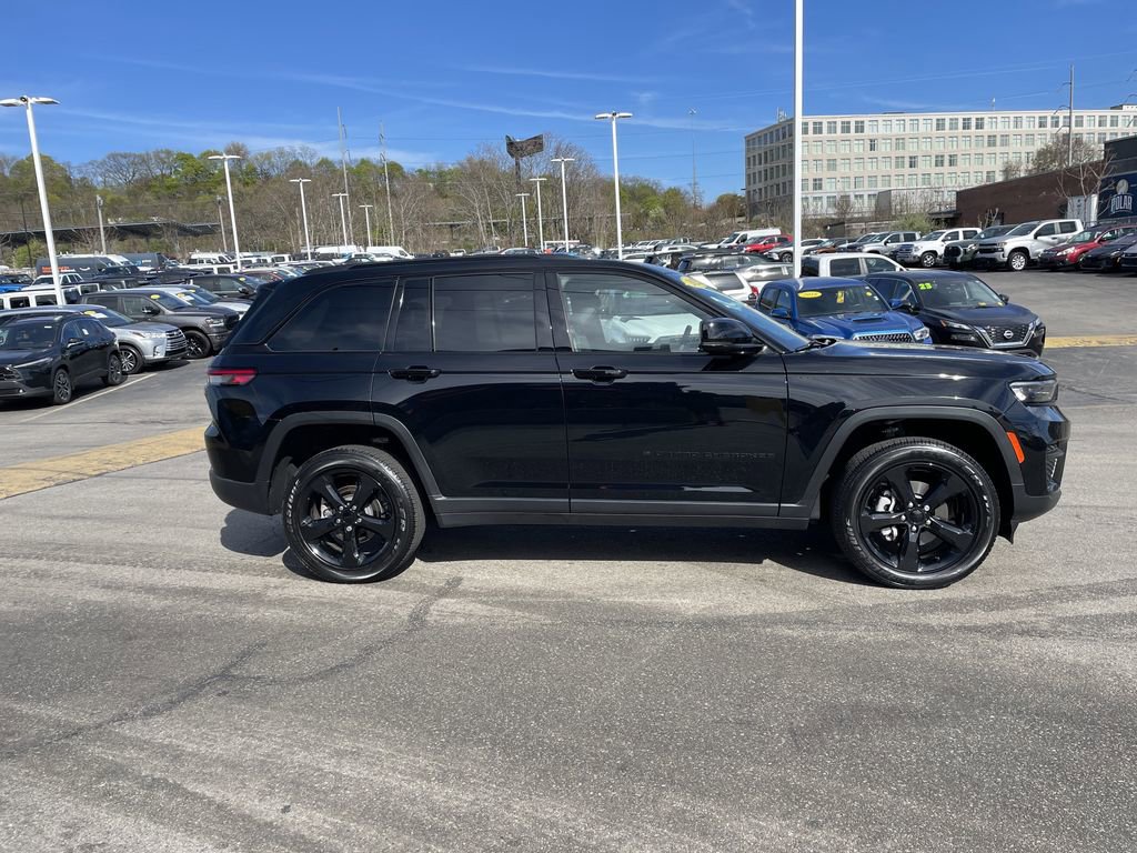Certified 2023 Jeep Grand Cherokee Altitude AWD/4WD image 7