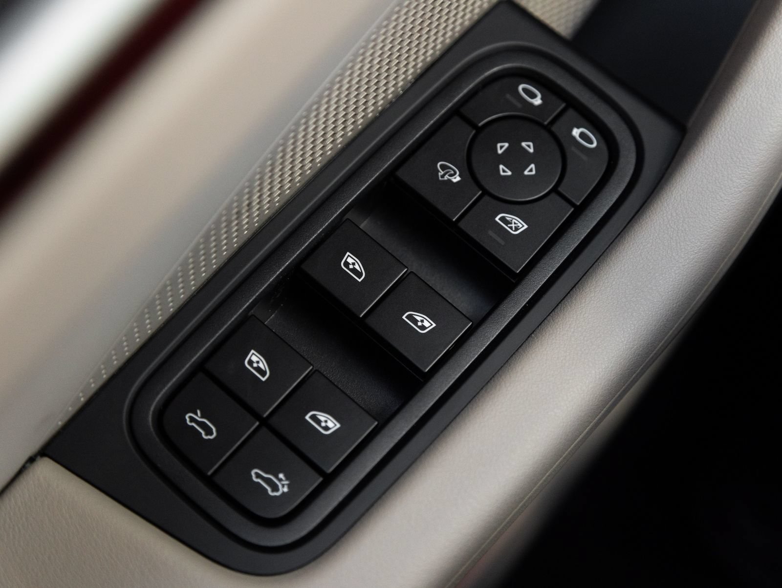 Certified 2026 Porsche Macan 4 Electric AWD/4WD image 20