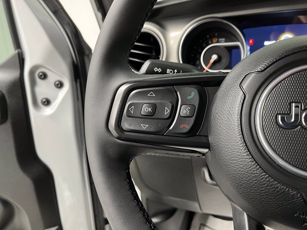 Used 2023 Jeep Gladiator Sport AWD/4WD image 30