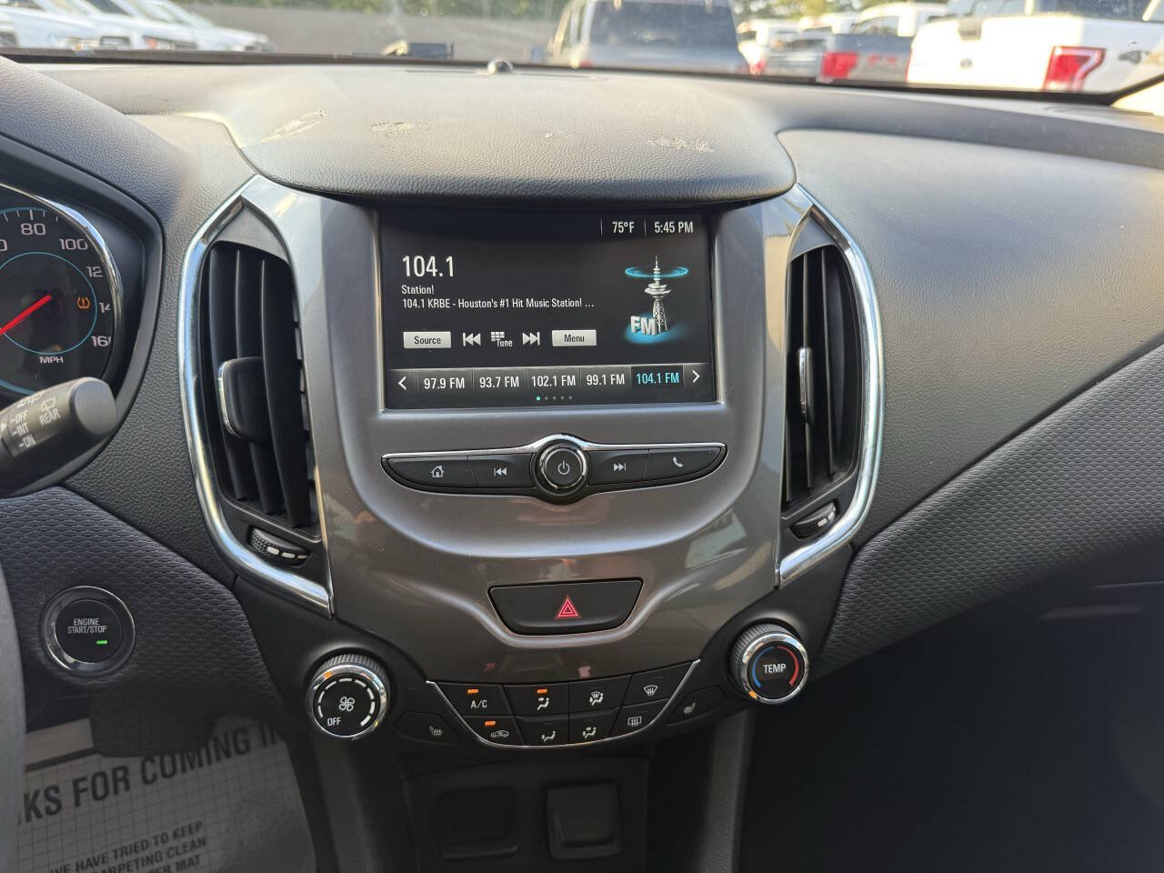 Used 2018 Chevrolet Cruze LT w/ Convenience Package FWD image 24