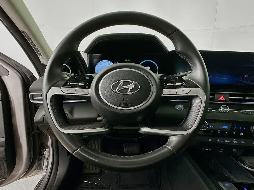 Used 2022 Hyundai Elantra Limited FWD image 15