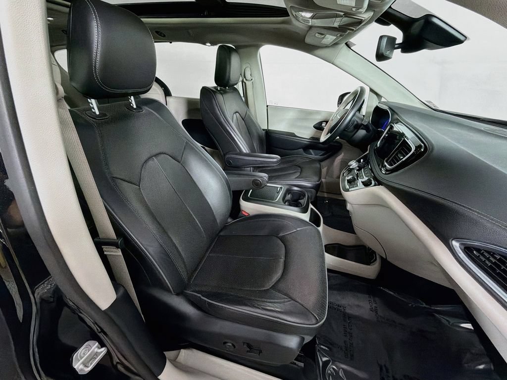 Used 2020 Chrysler Pacifica Limited w/ Advanced Safetytec Group FWD image 30