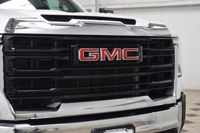 Used 2024 GMC Sierra 3500 Pro w/ Convenience Package image 5