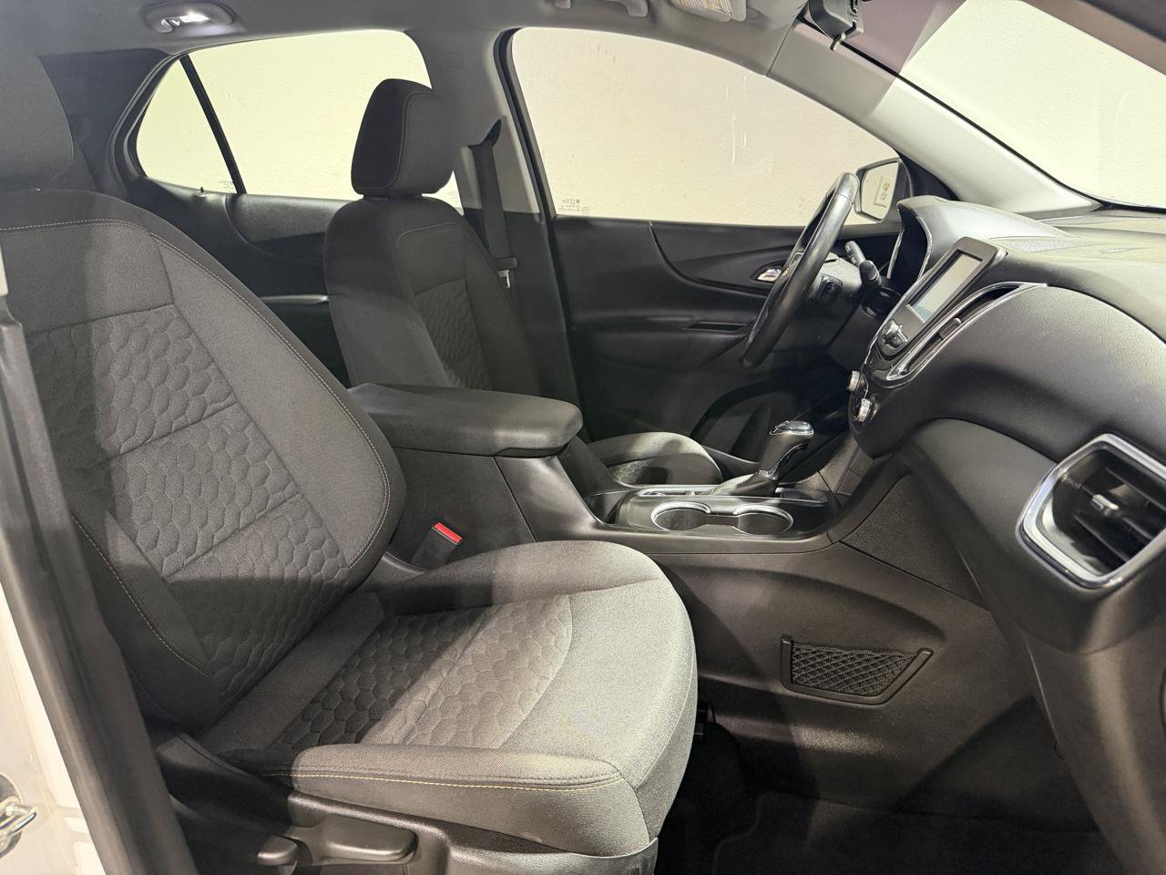 Used 2018 Chevrolet Equinox LT FWD image 11