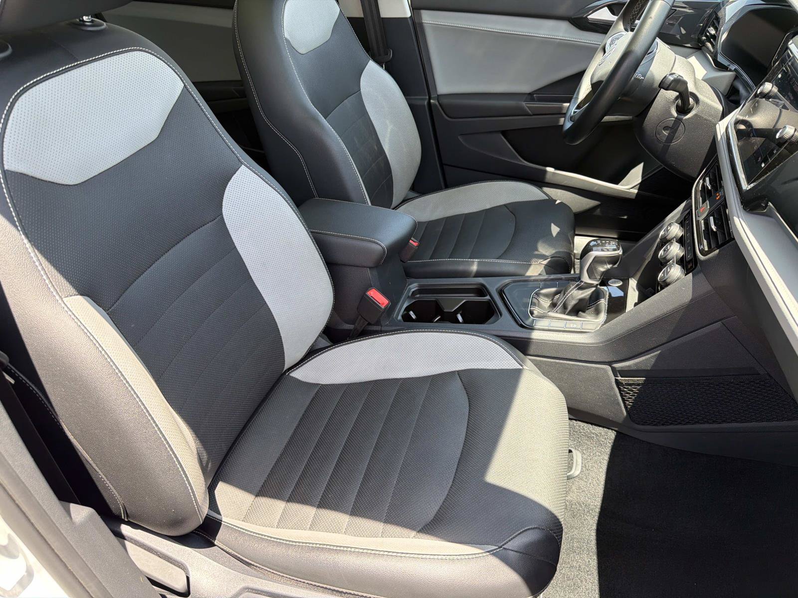 Used 2022 Volkswagen Taos SEL w/ Panoramic Sunroof Package FWD image 22