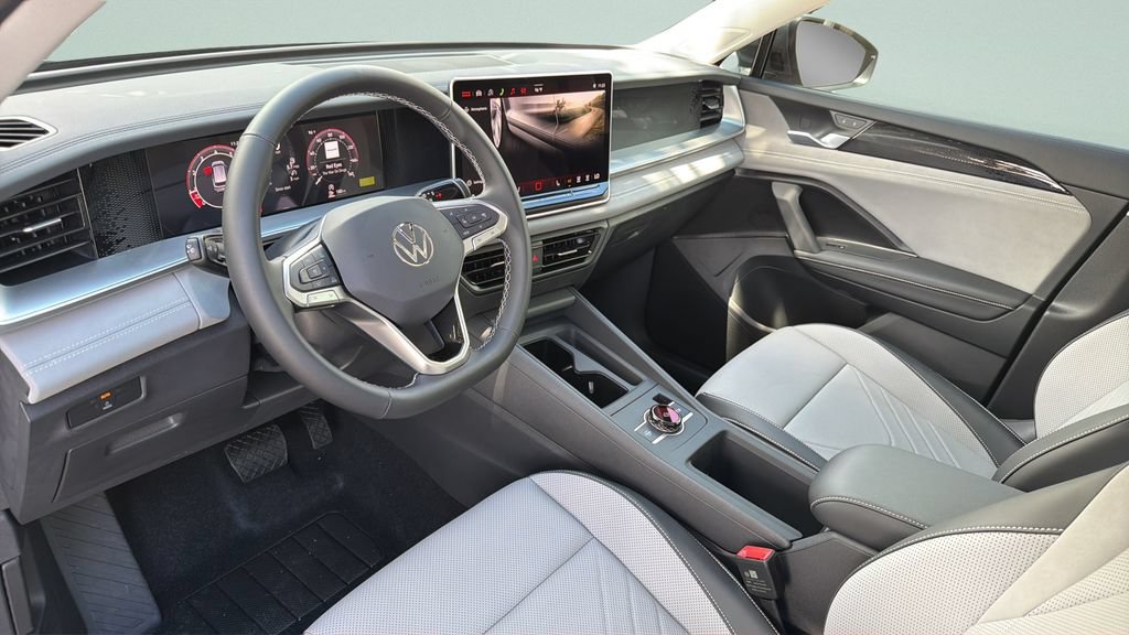 New 2026 Volkswagen Tiguan SE FWD image 33