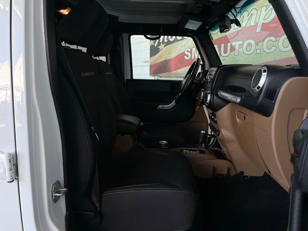 Used 2016 Jeep Wrangler Unlimited Rubicon w/ Connectivity Group image 17