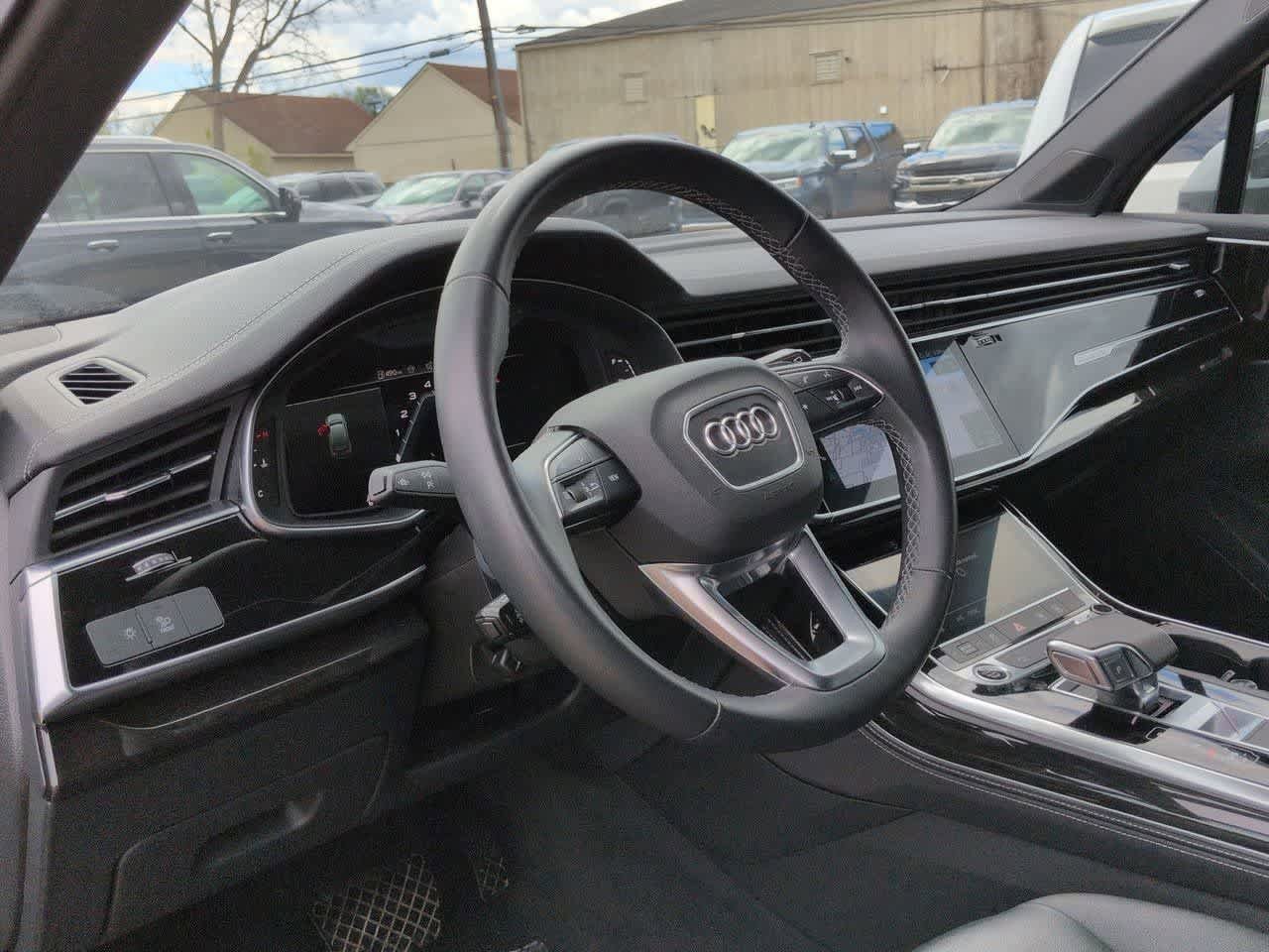 Used 2025 Audi Q7 3.0T Premium Plus AWD/4WD image 2