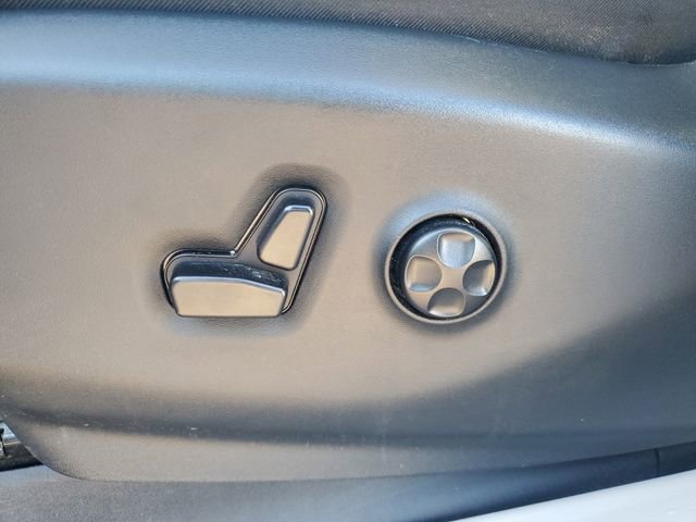 Used 2024 Chrysler Pacifica Touring-L image 17