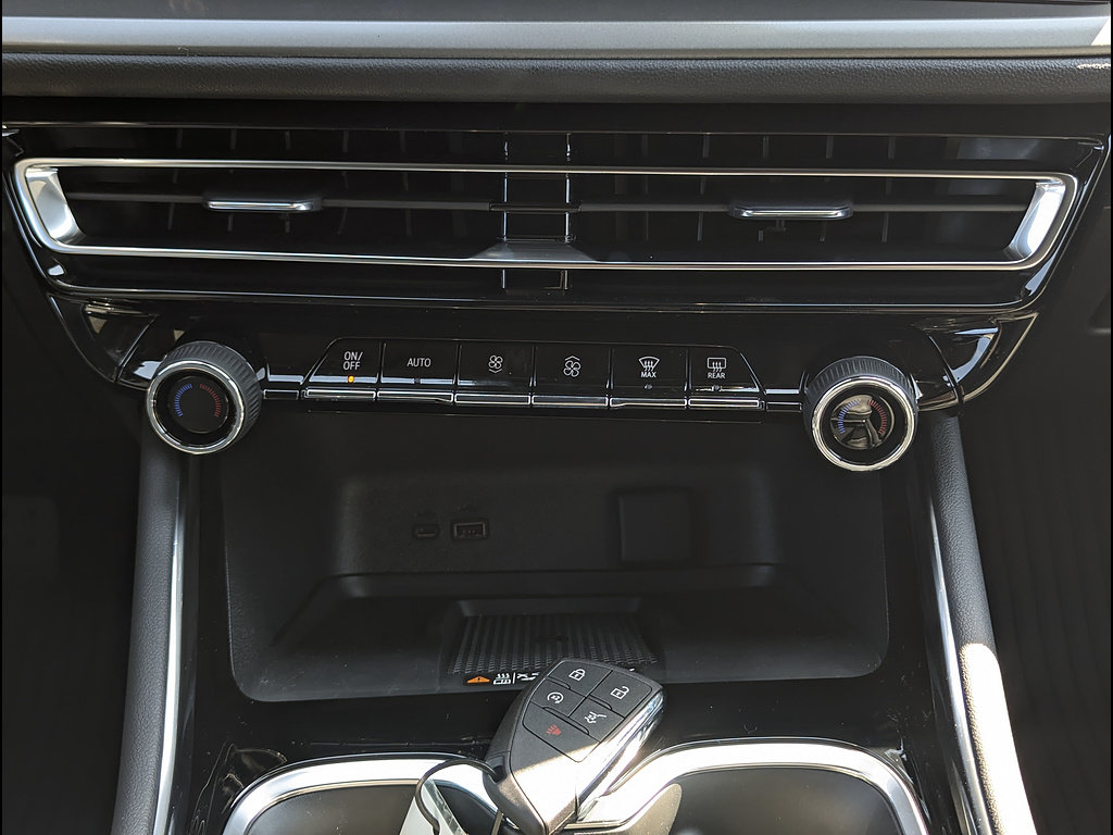 New 2027 Chevrolet Traverse LT w/ Midnight/Sport Edition FWD image 25