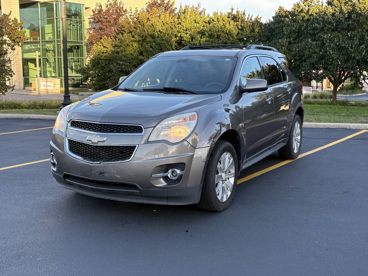 Used 2010 Chevrolet Equinox LT w/ Cargo Management Package AWD/4WD image 3