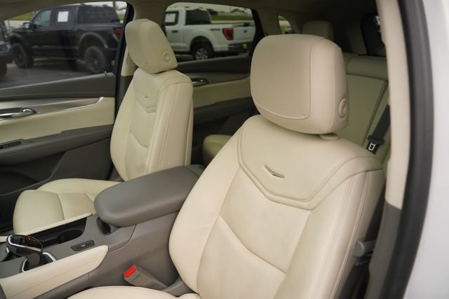Used 2018 Cadillac XT5 Luxury w/ Driver Awareness Package FWD image 10