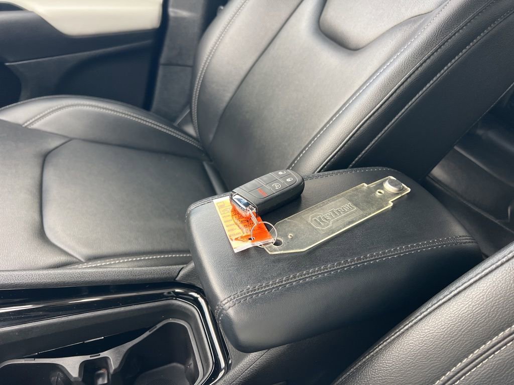 Used 2025 Jeep Compass Limited image 26