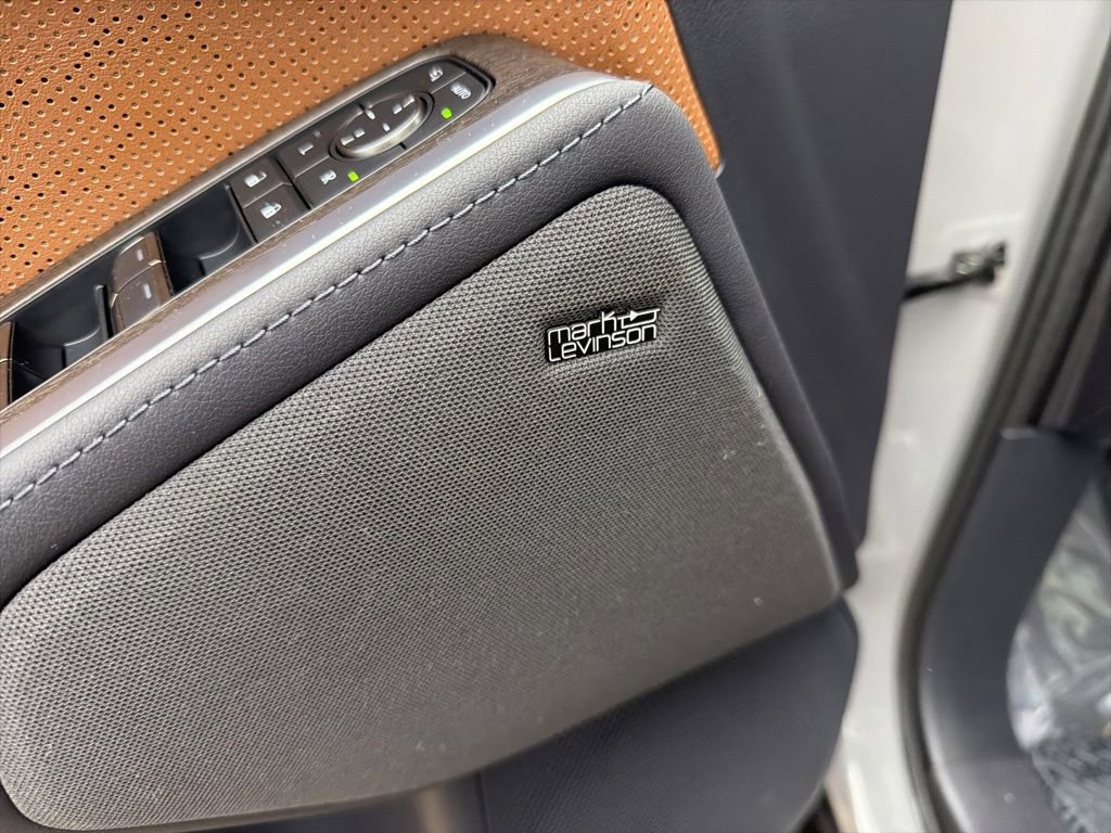 Used 2024 Lexus GX 550 w/ Accessory Package (2T) AWD/4WD image 13