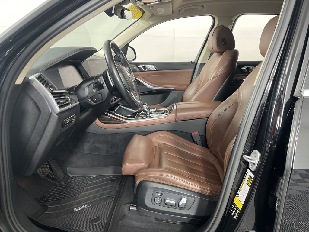 Used 2022 BMW X7 xDrive40i w/ Parking Assistance Package image 27