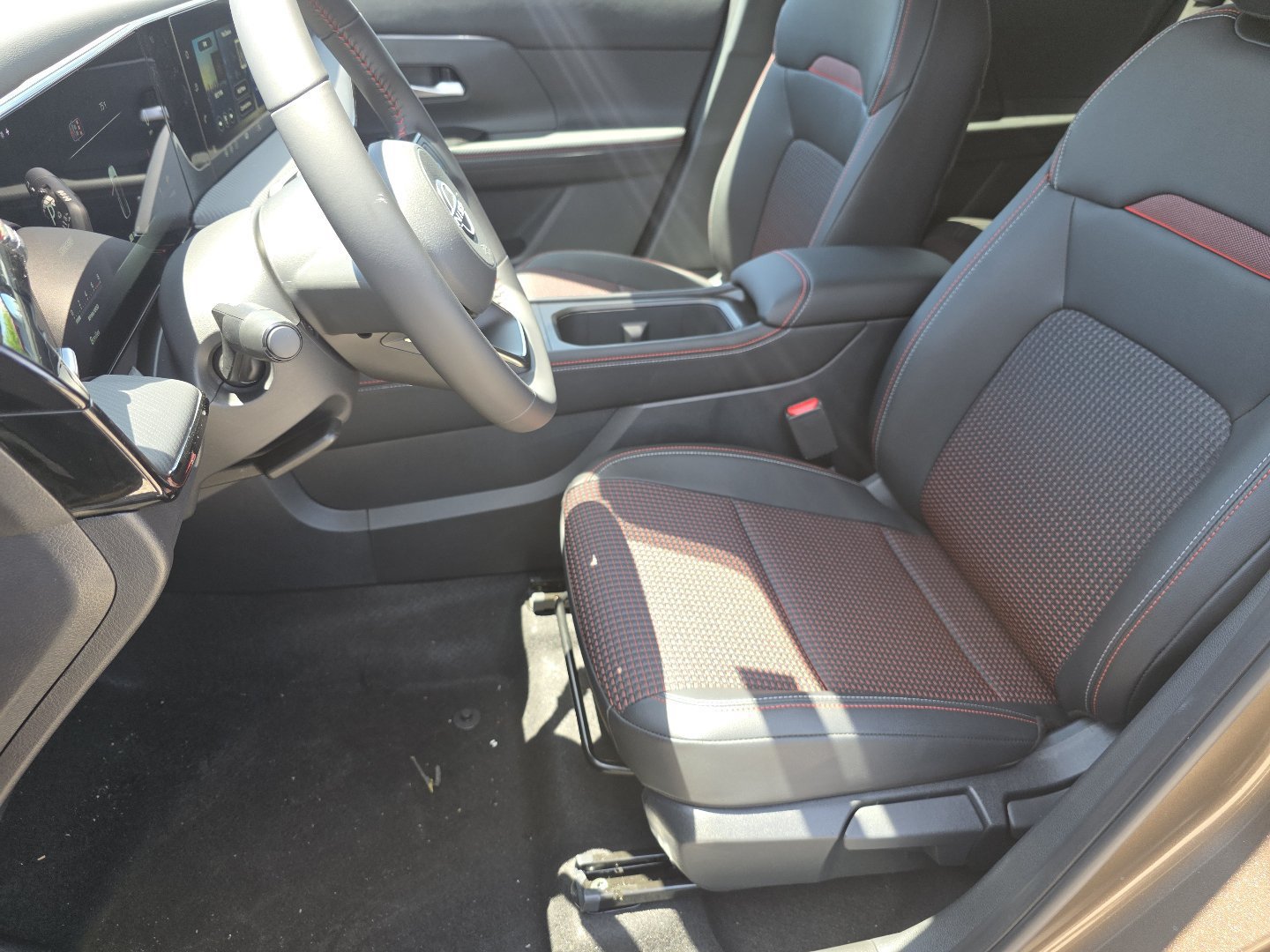 New 2026 Nissan Kicks SR AWD/4WD image 26