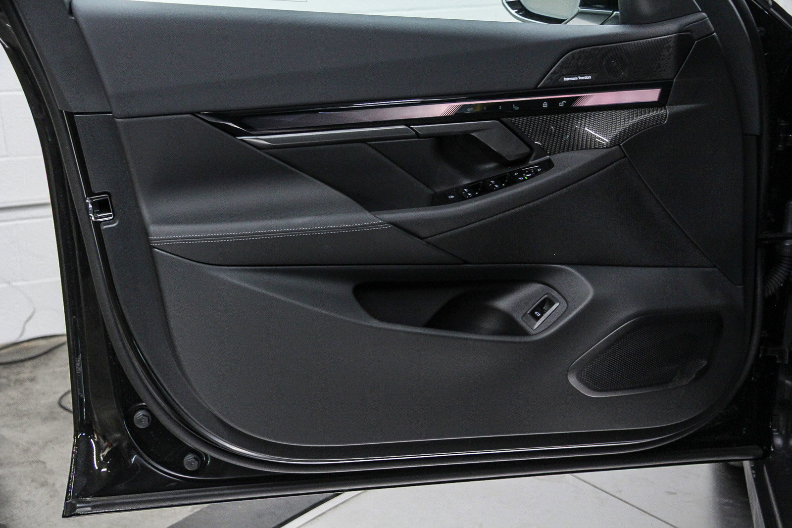 New 2026 BMW i5 eDrive40 w/ Convenience Package image 22