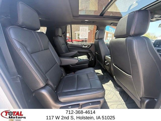 Used 2022 Chevrolet Suburban RST w/ Luxury Package AWD/4WD image 13