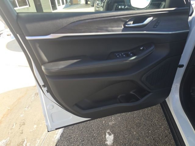 New 2025 Jeep Grand Cherokee L Limited image 10