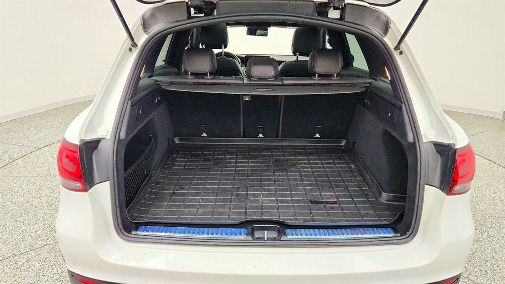 Used 2020 Mercedes-Benz GLC 300 4MATIC image 20