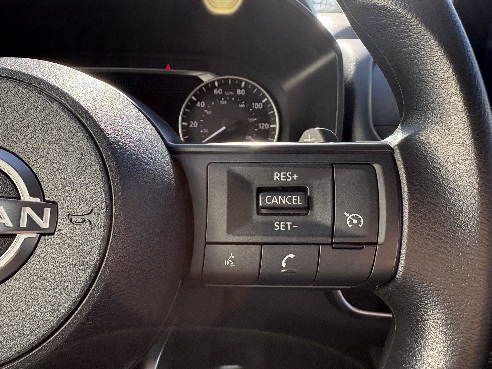 Used 2023 Nissan Rogue S AWD/4WD image 9