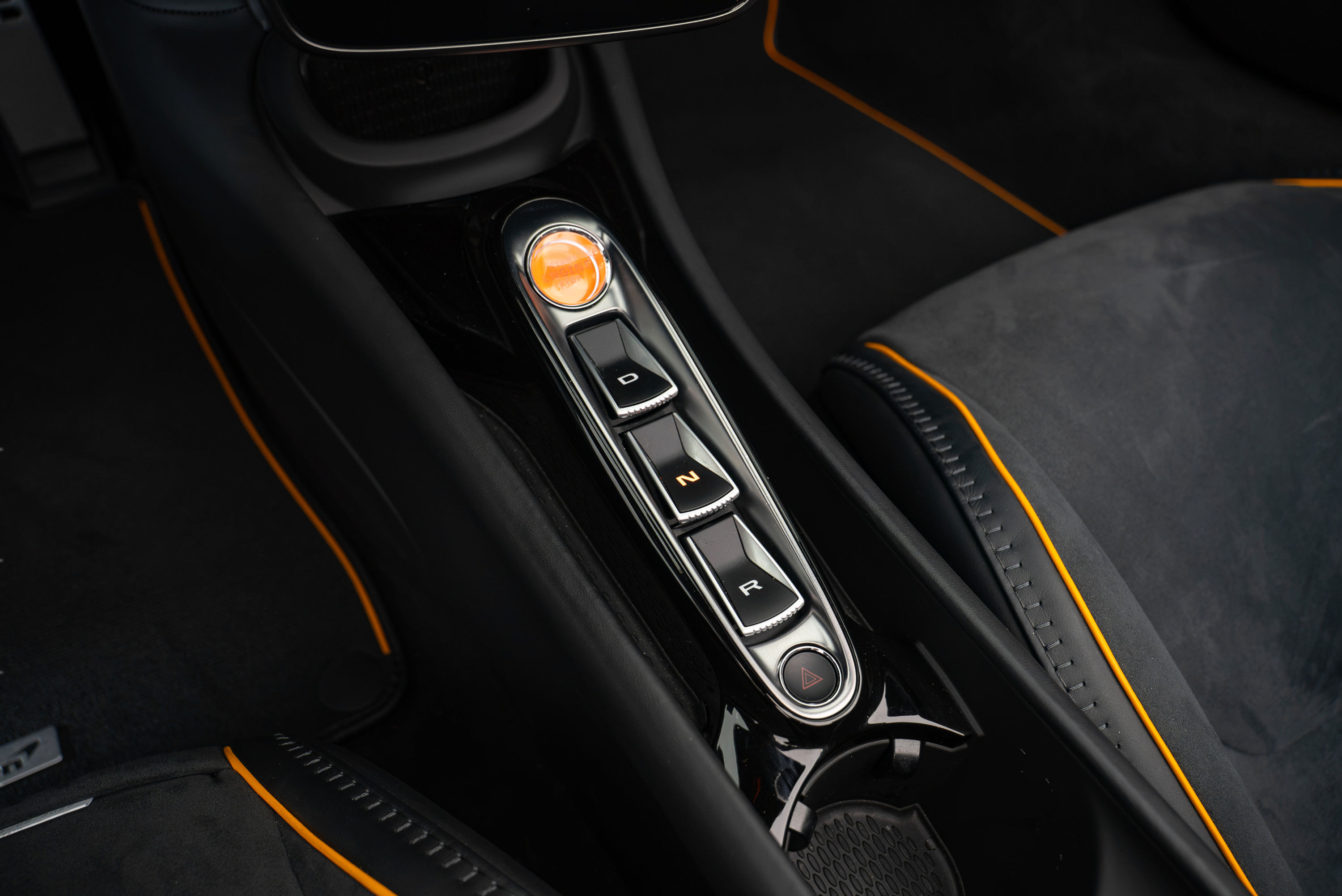 Used 2025 McLaren Artura Spider RWD image 14