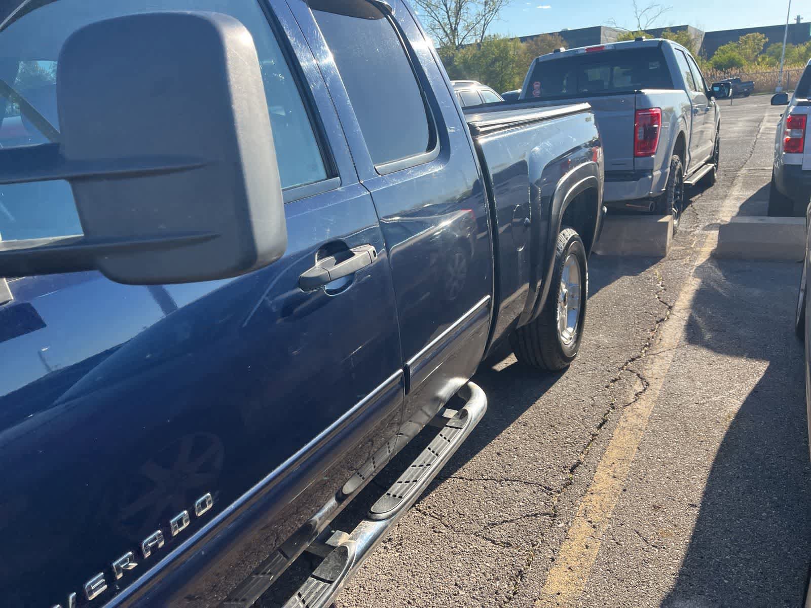 Used 2010 Chevrolet Silverado 1500 LT w/ Power Pack Plus AWD/4WD image 7