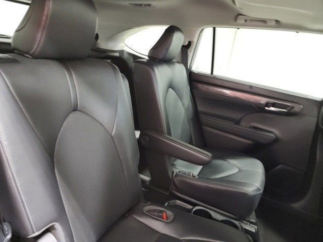Used 2023 Toyota Highlander Limited image 15