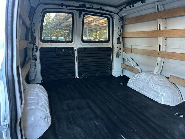 Used 2017 GMC Savana 2500 image 33