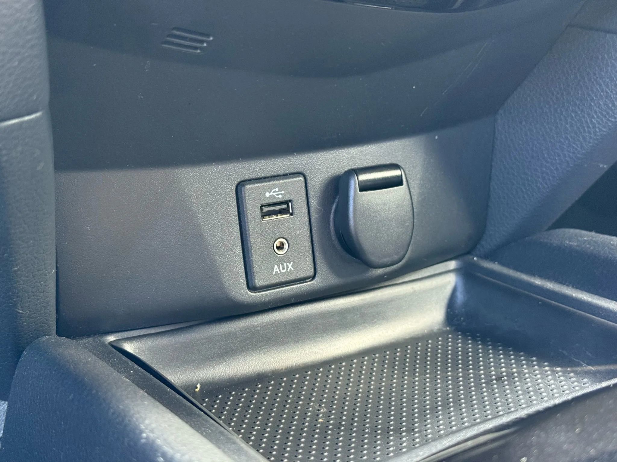 Used 2016 Nissan Rogue SV image 27