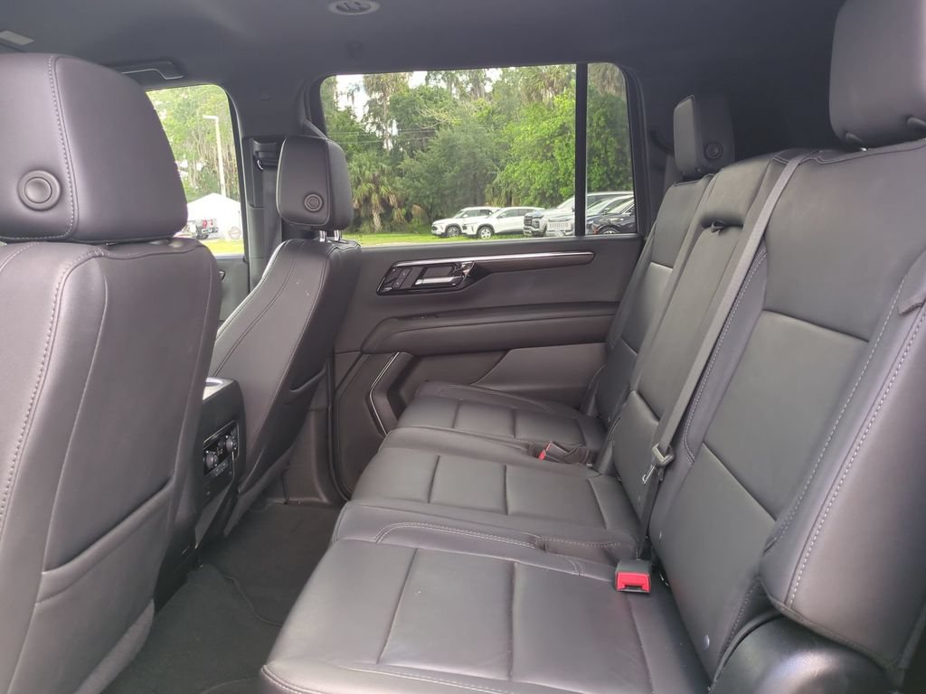 Used 2025 Chevrolet Suburban Z71 AWD/4WD image 17