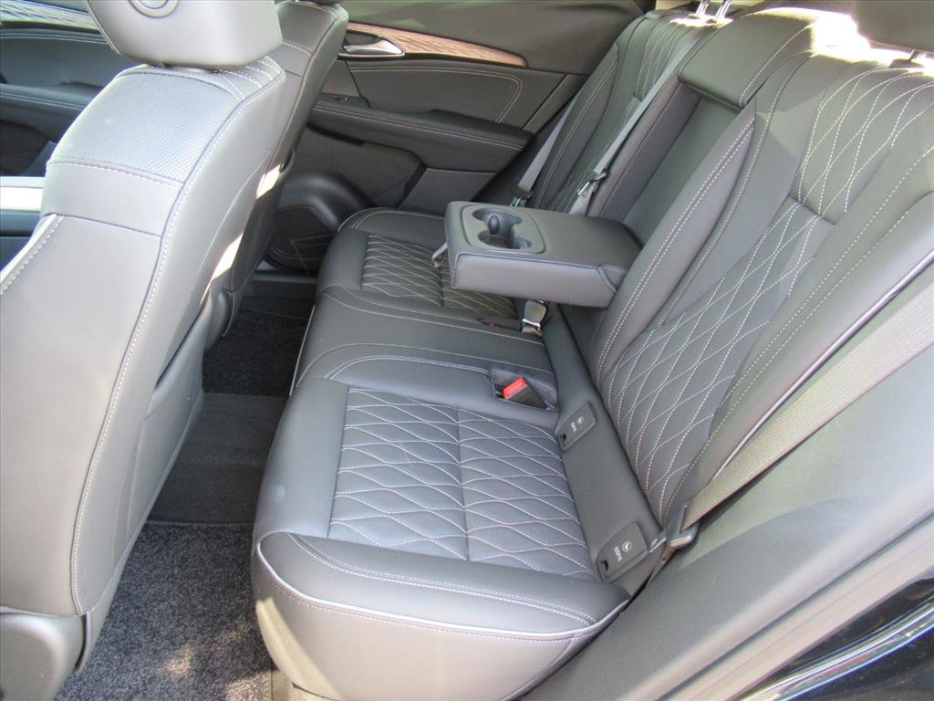 Used 2023 Buick Envision Avenir image 31