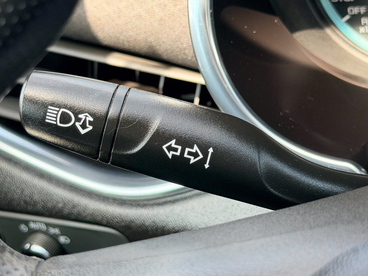 Used 2019 Chevrolet Malibu LT FWD image 33
