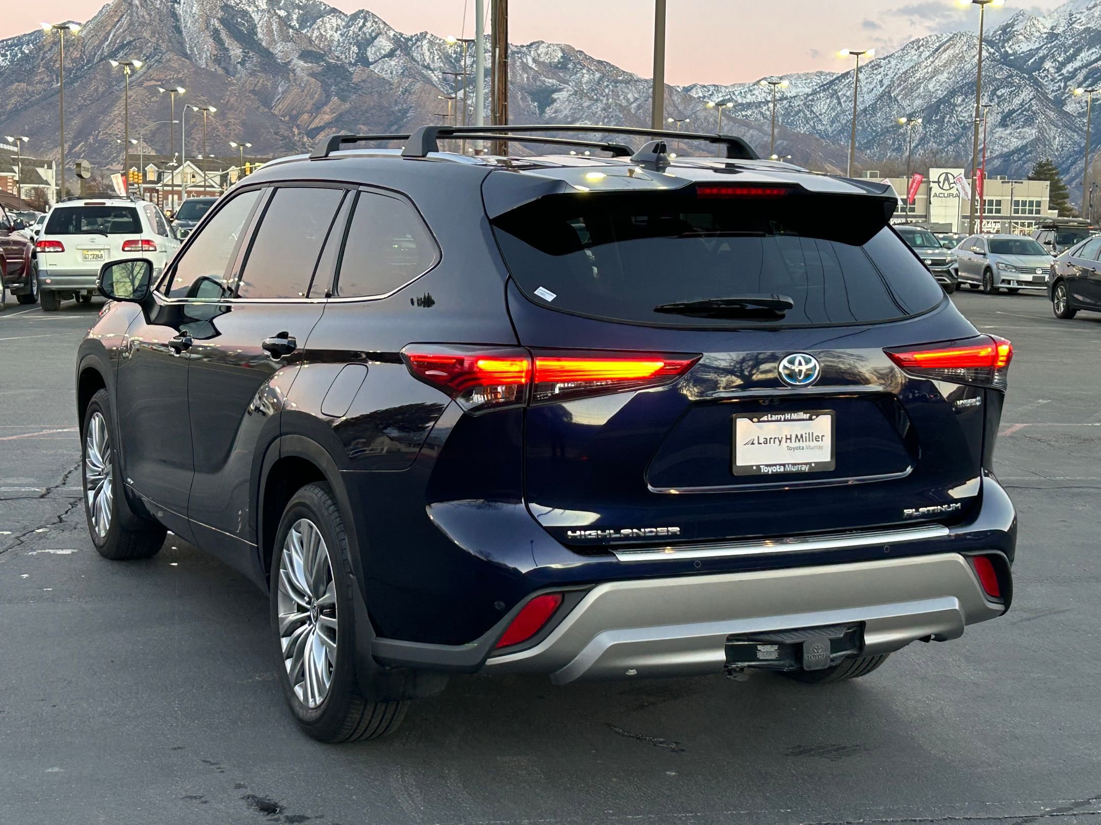 Used 2023 Toyota Highlander Platinum image 3