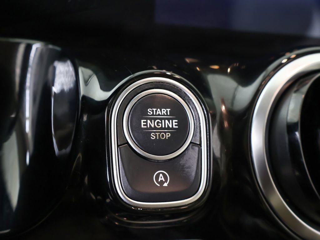 Used 2022 Mercedes-Benz GLA 250 4MATIC w/ Premium Package image 40