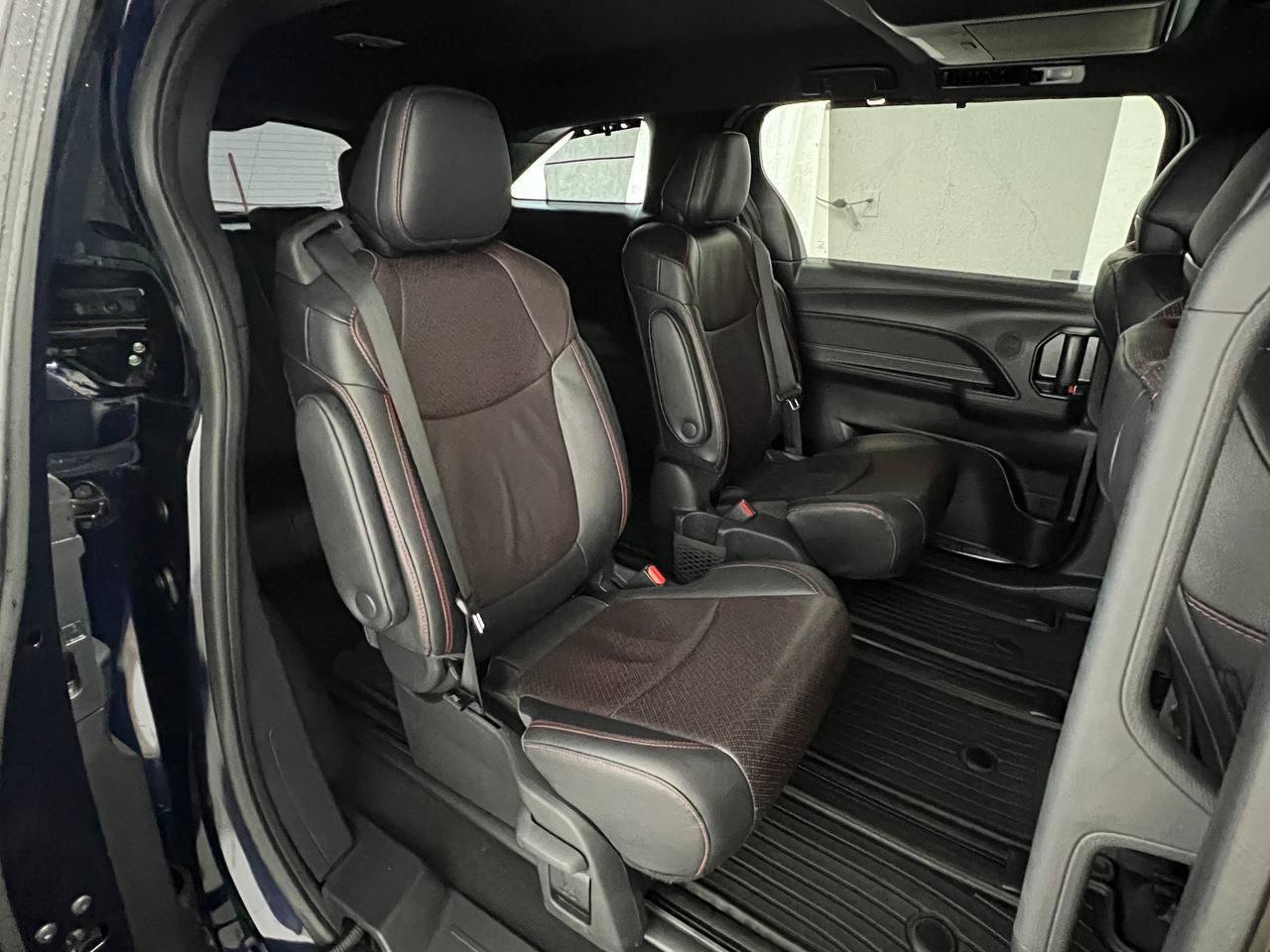 Used 2025 Toyota Sienna XSE w/ XSE Premium Package FWD image 12