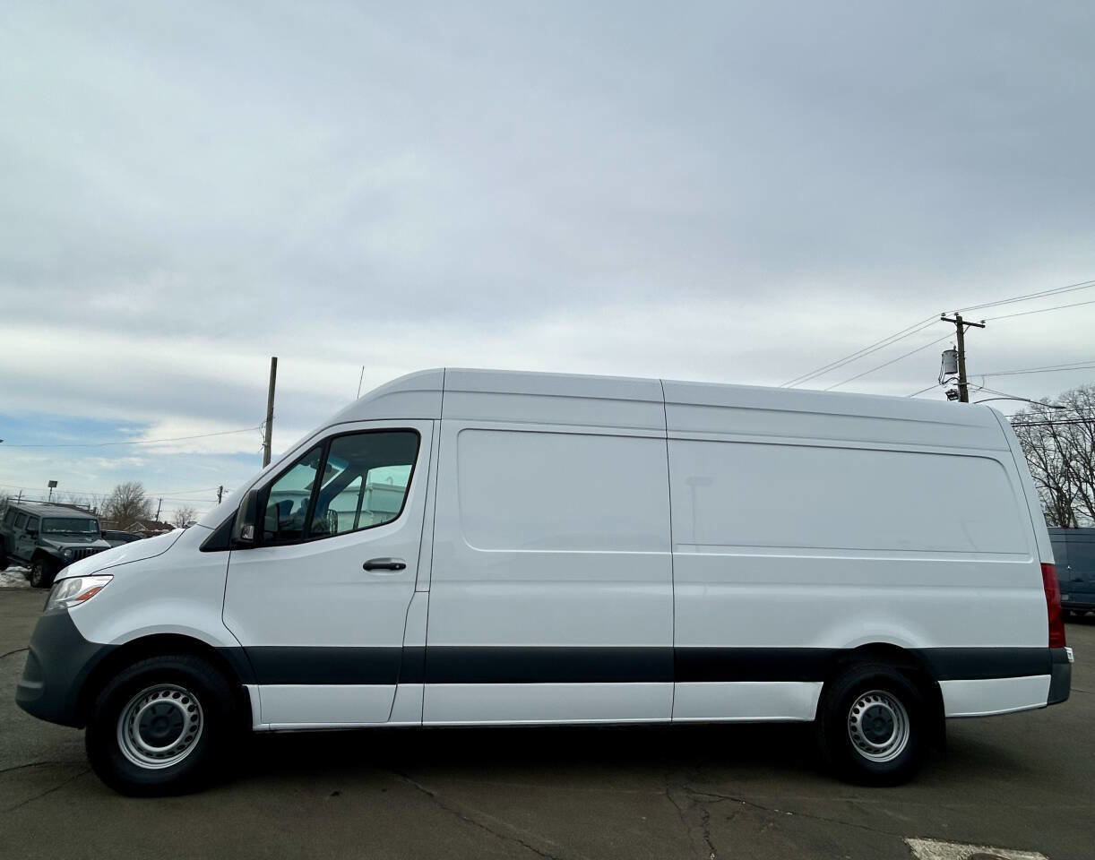 Used 2022 Mercedes-Benz Sprinter 2500 image 3