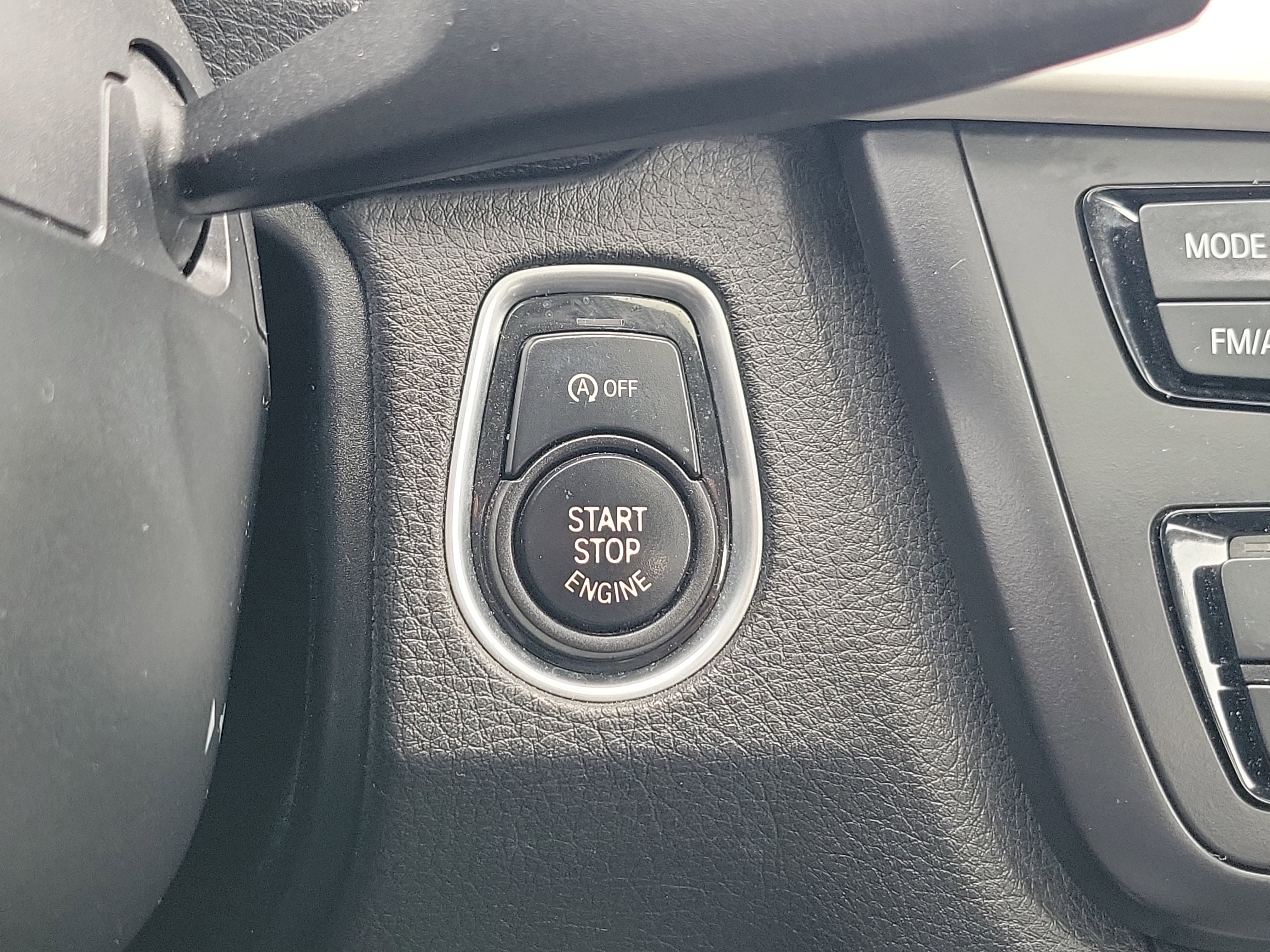 Used 2015 BMW 320i xDrive Sedan AWD/4WD image 25