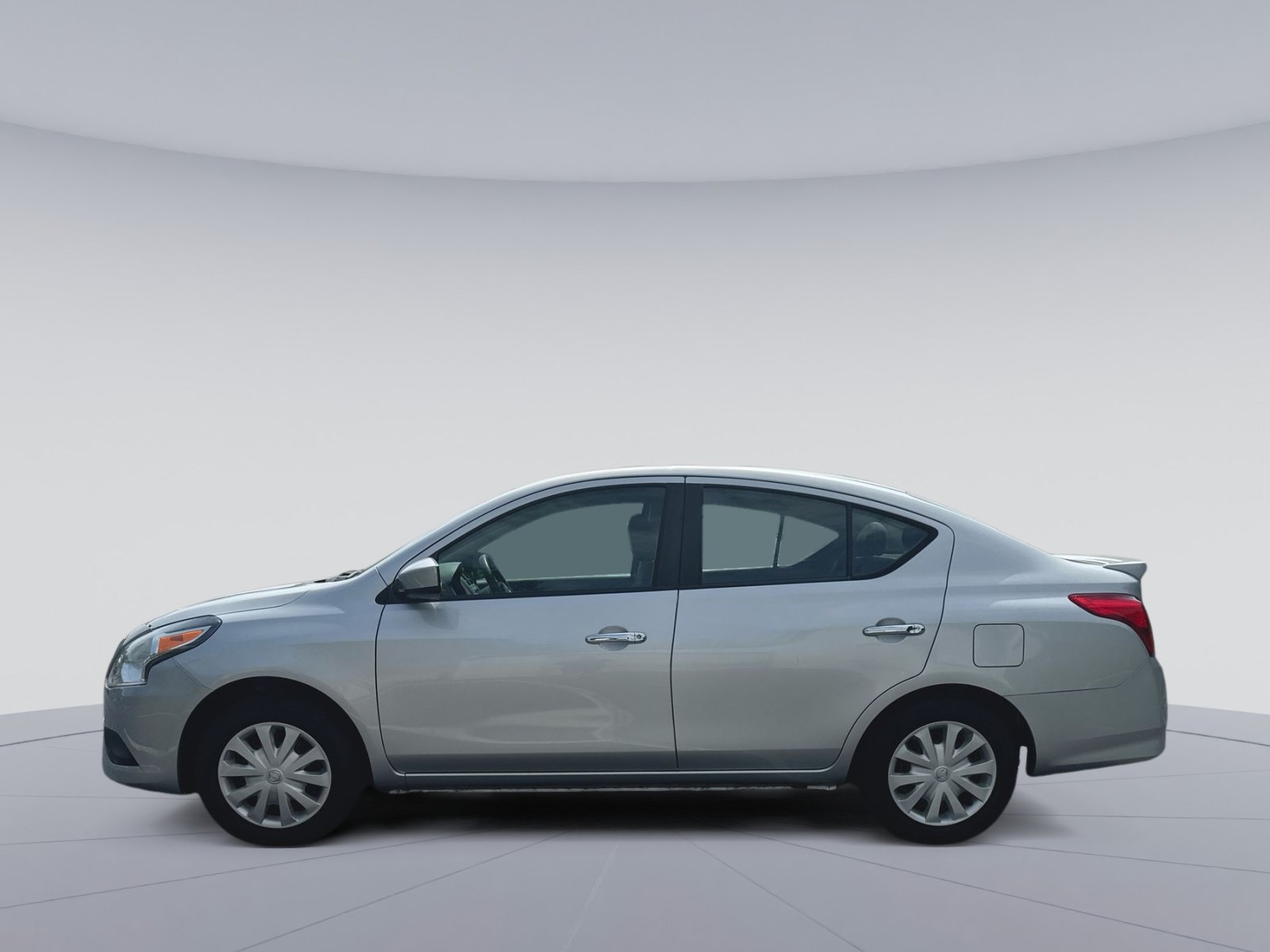 Used 2018 Nissan Versa SV FWD image 8