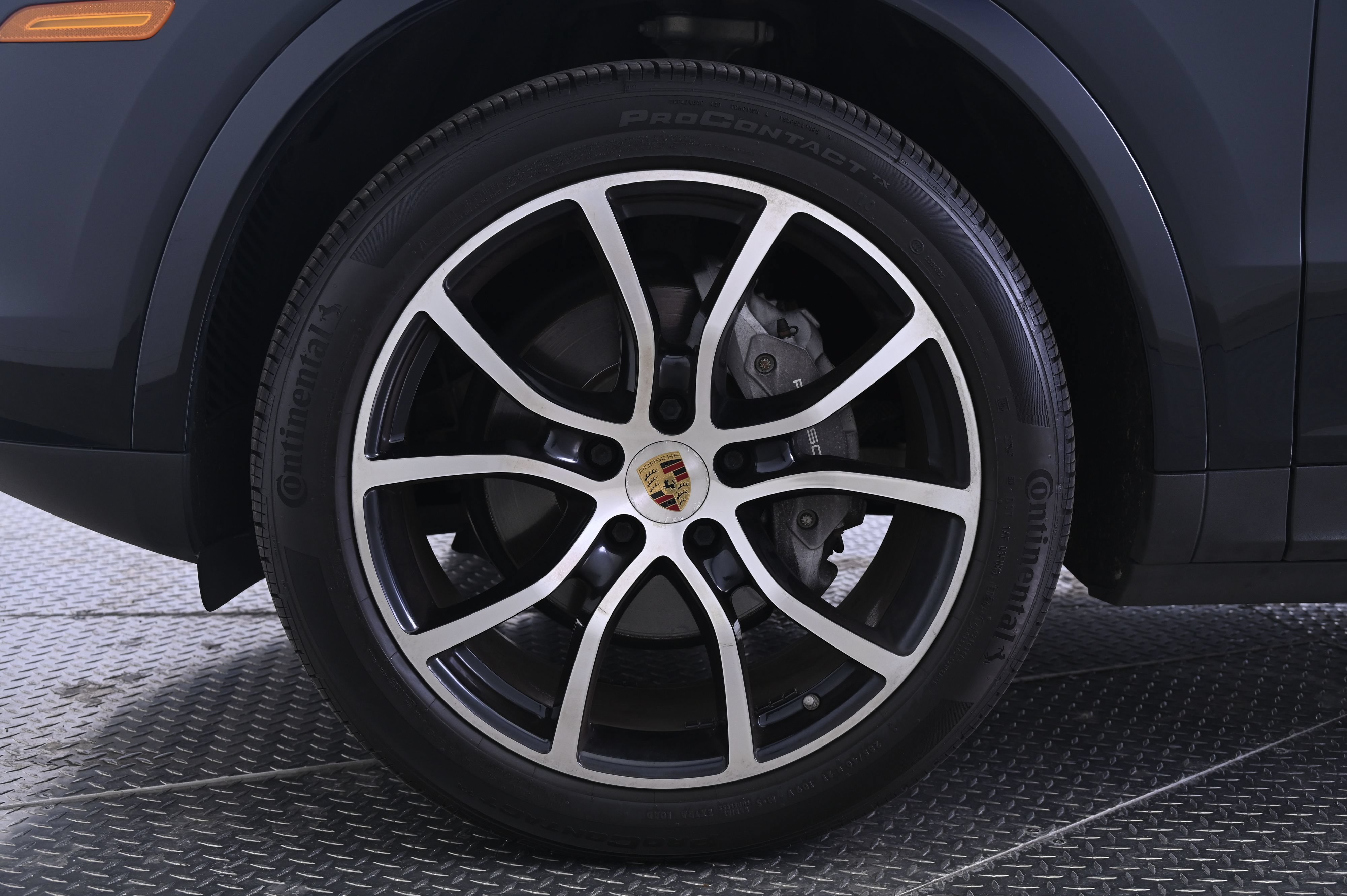 Certified 2020 Porsche Cayenne AWD/4WD image 11