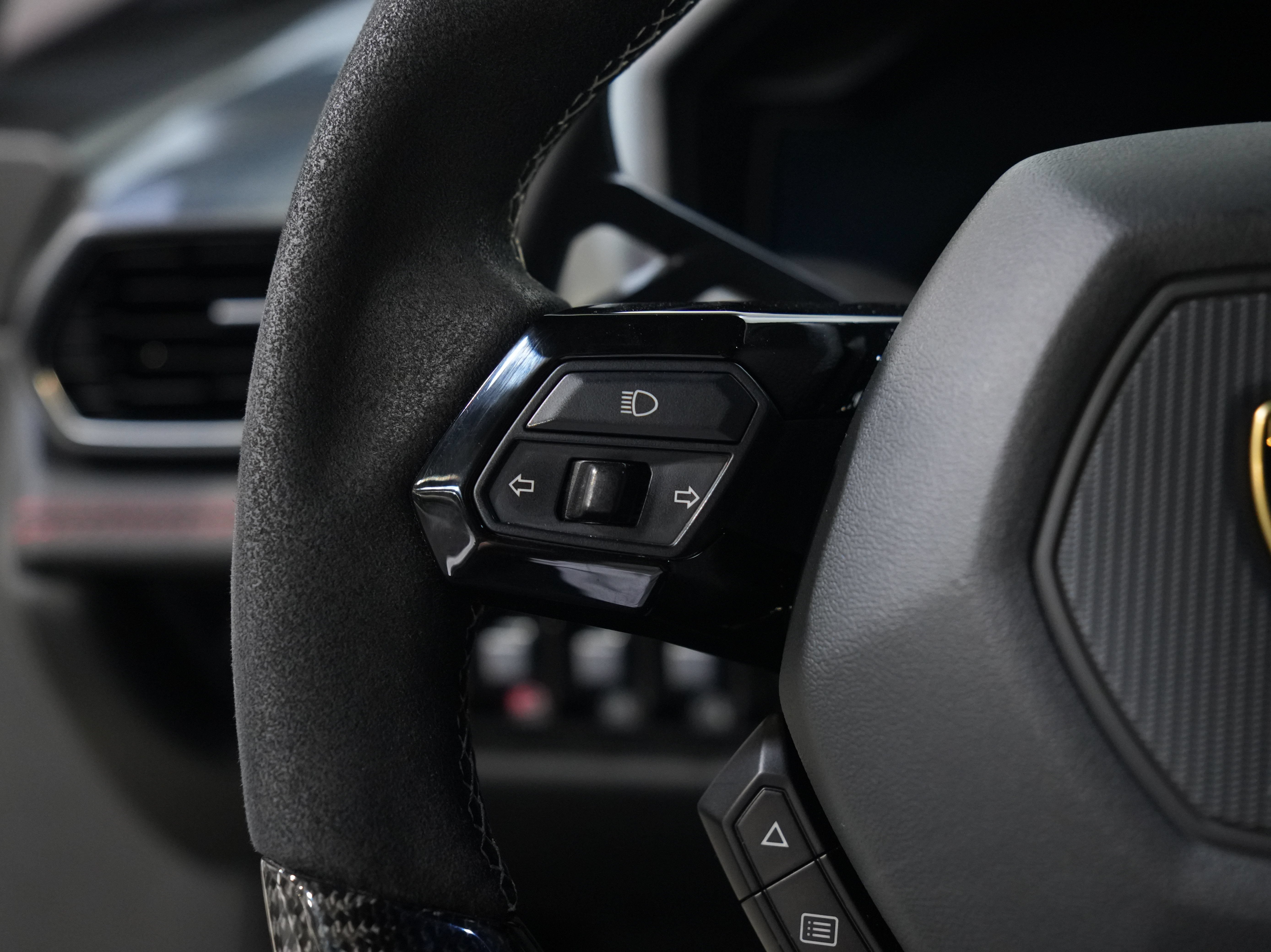 Used 2018 Lamborghini Huracan LP 610-4 AWD/4WD image 36