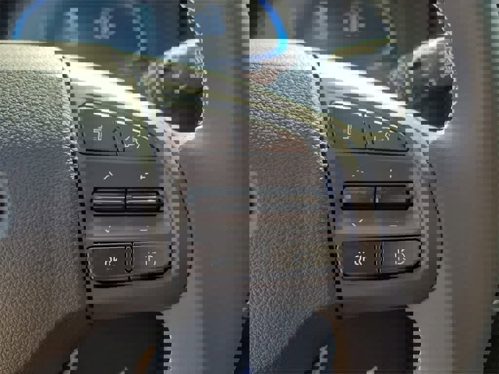 New 2025 Hyundai Venue Limited image 28